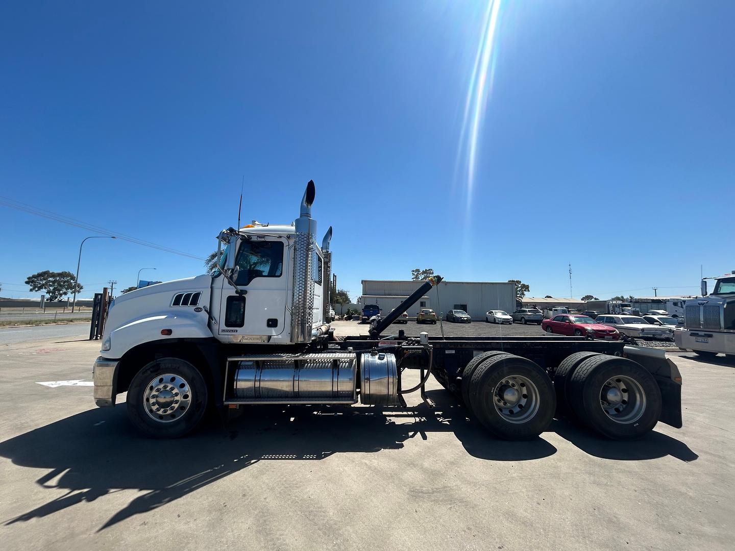 2017 Mack Granite image 5