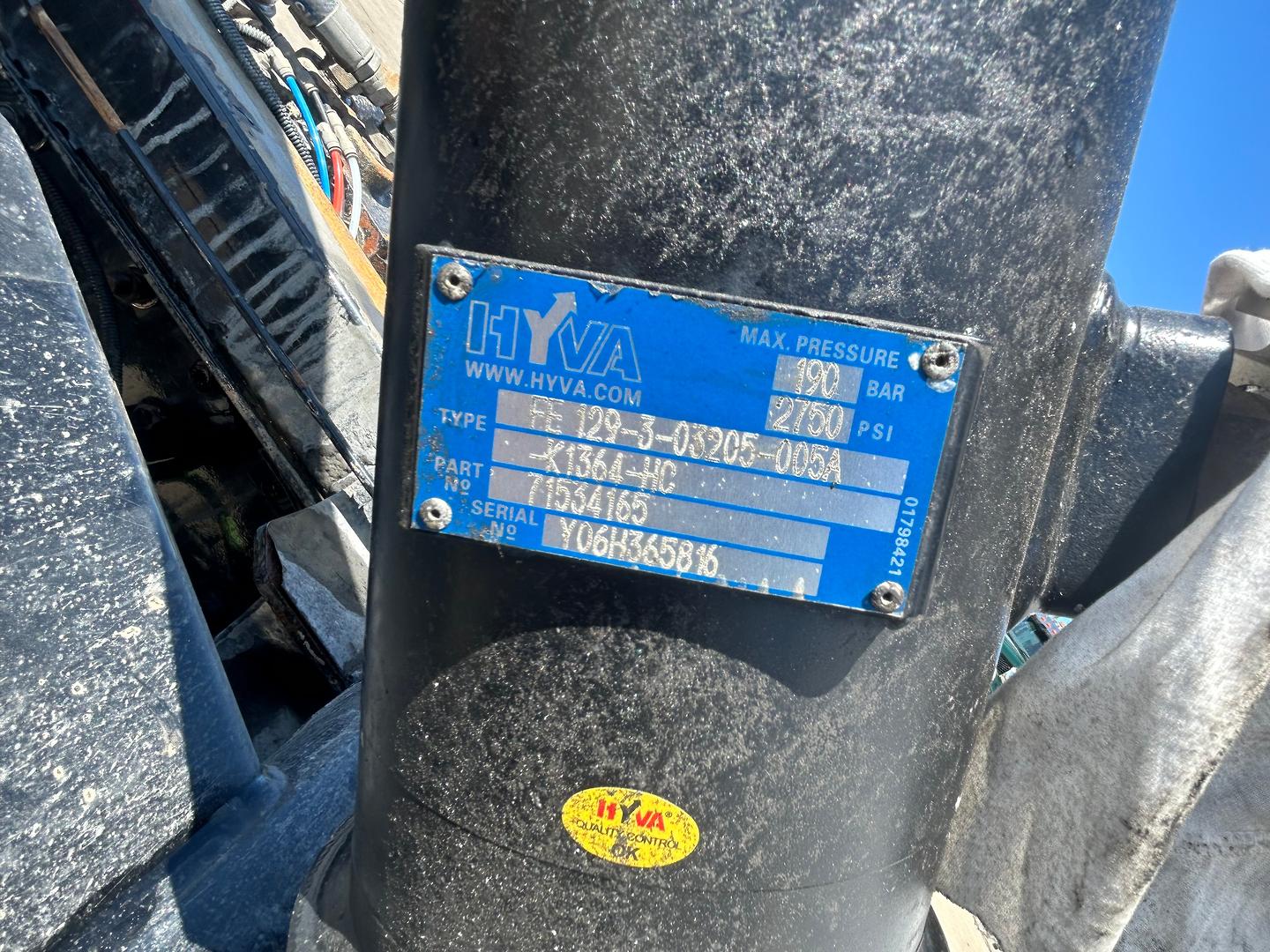 2017 Mack Granite image 11