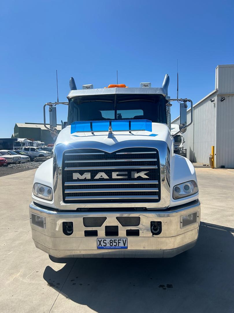 2017 Mack Granite image 3