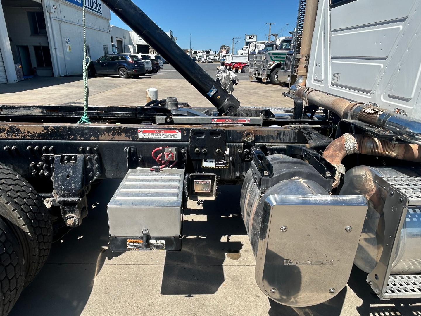 2017 Mack Granite image 10