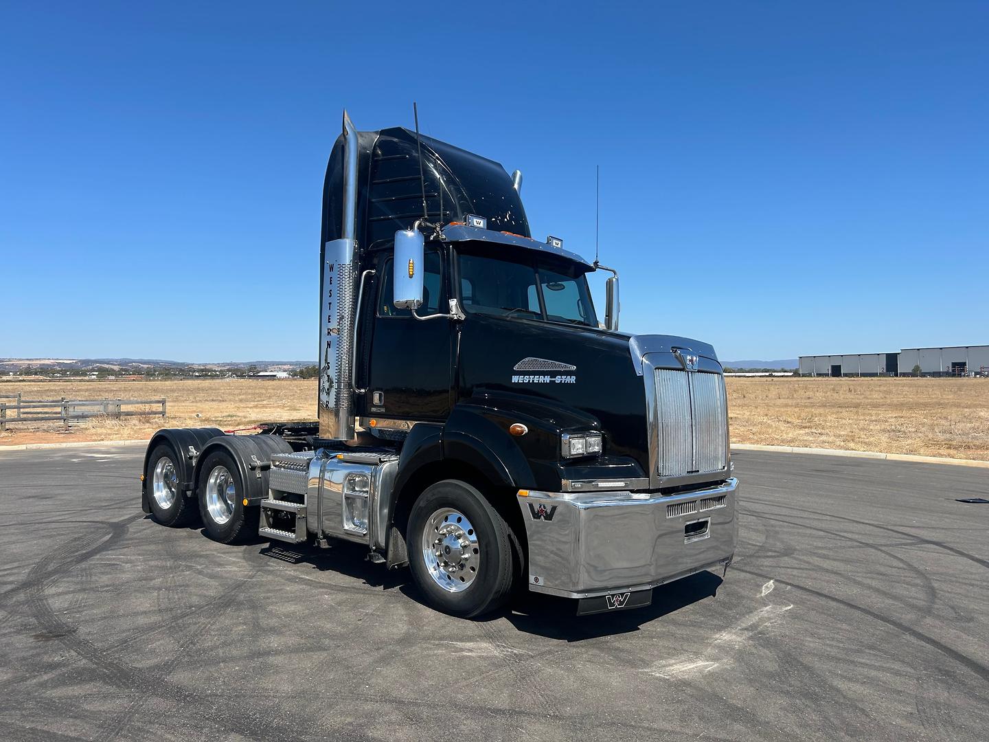 2017 Western Star 5800 Series 5864SS