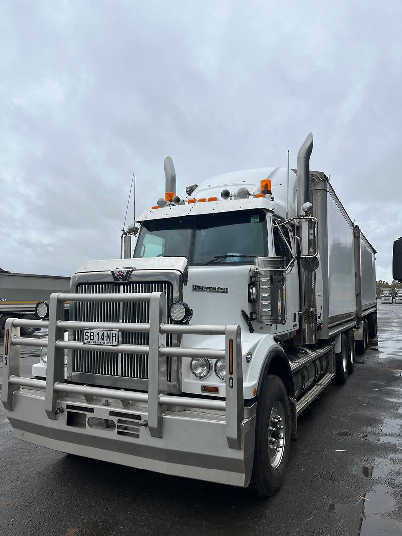 2018 Western Star 4864FXB
