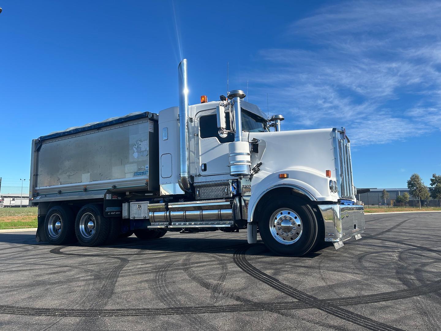 2018 Kenworth T909