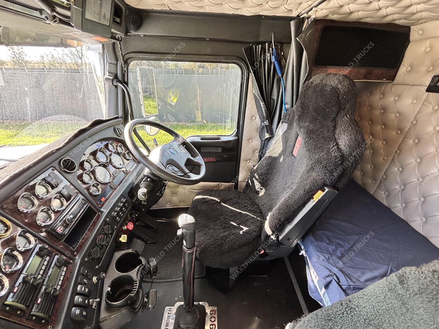 2018 Kenworth T909 image 15