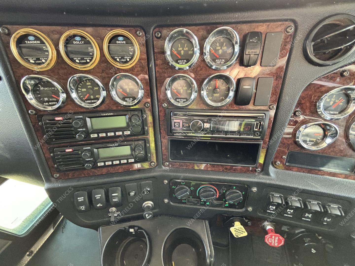 2018 Kenworth T909 image 18