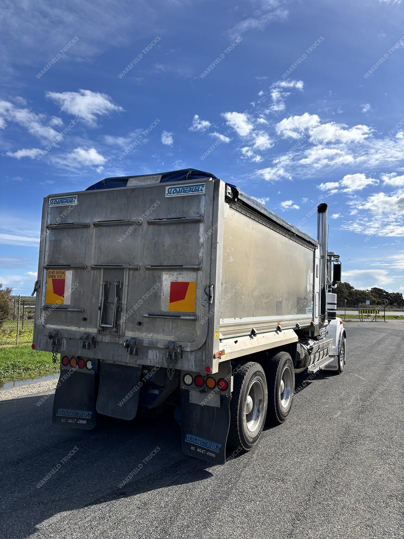 2018 Kenworth T909 image 6