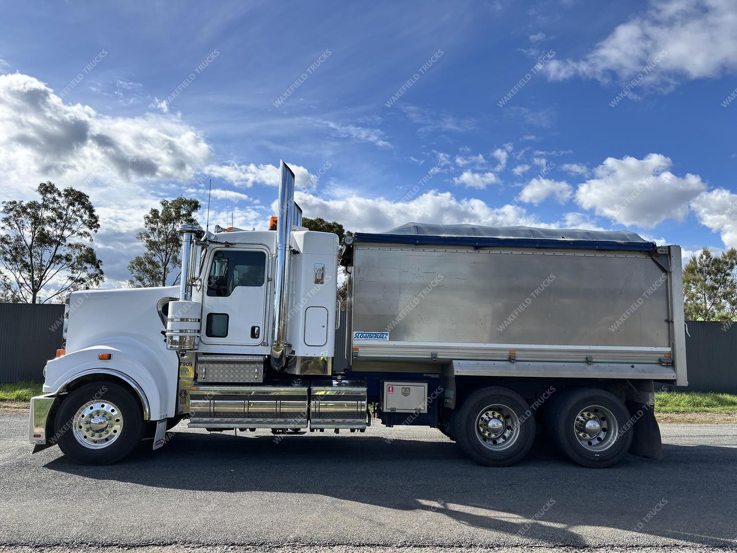 2018 Kenworth T909 image 4