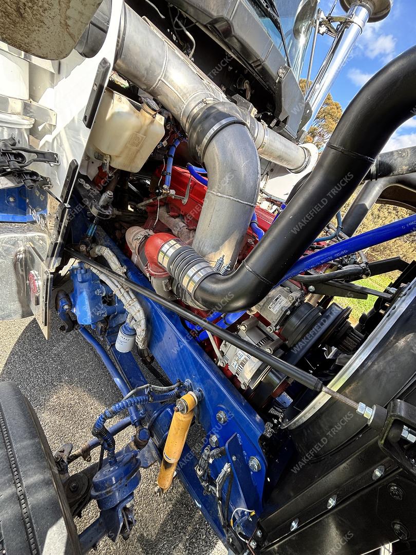 2018 Kenworth T909 image 11