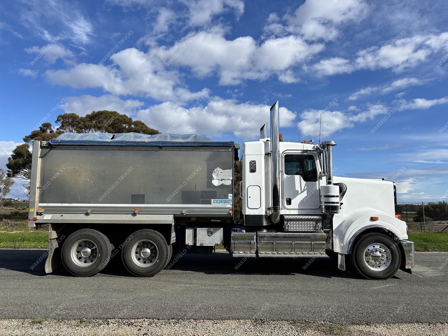2018 Kenworth T909 image 7