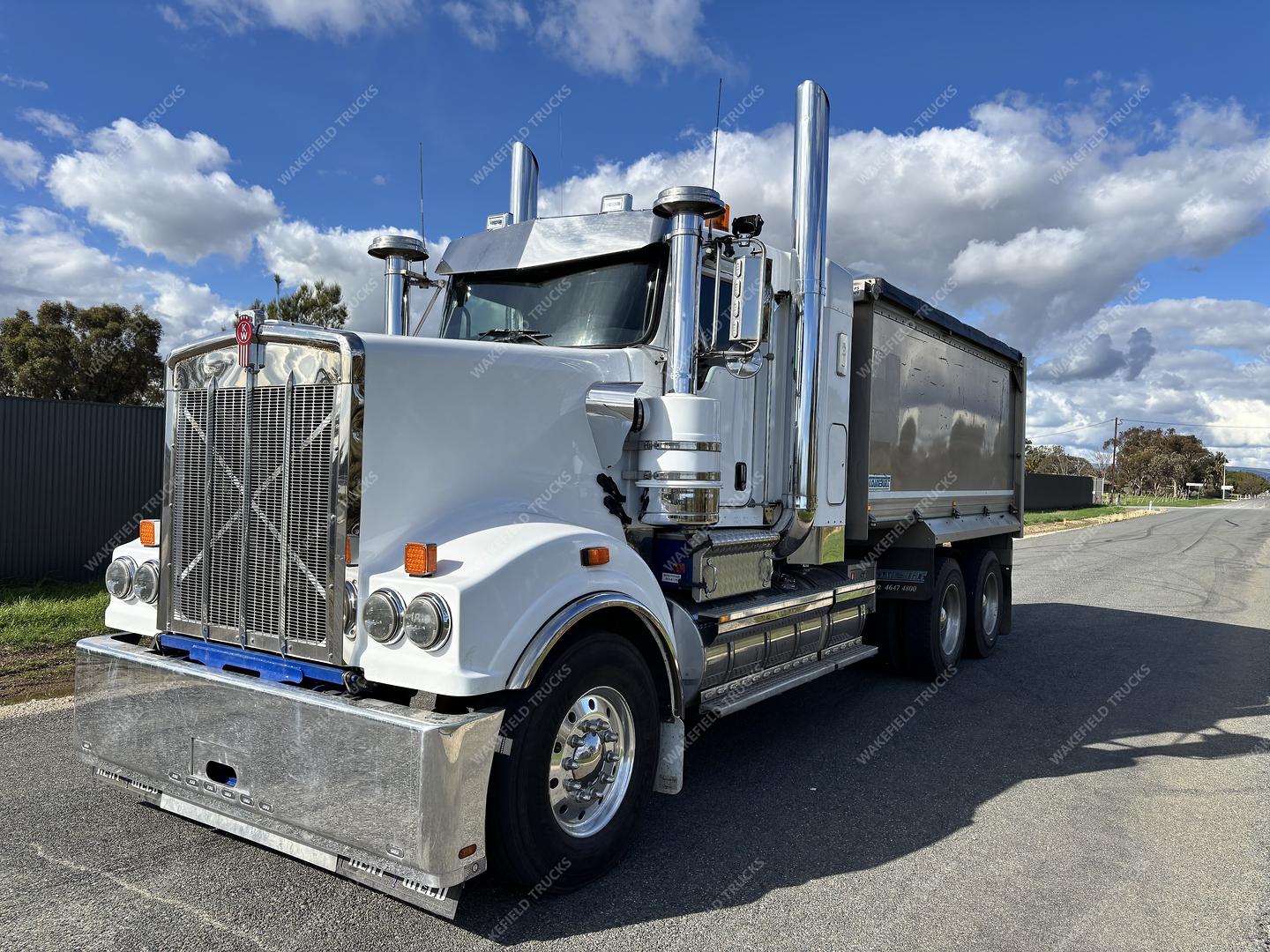 2018 Kenworth T909 image 3