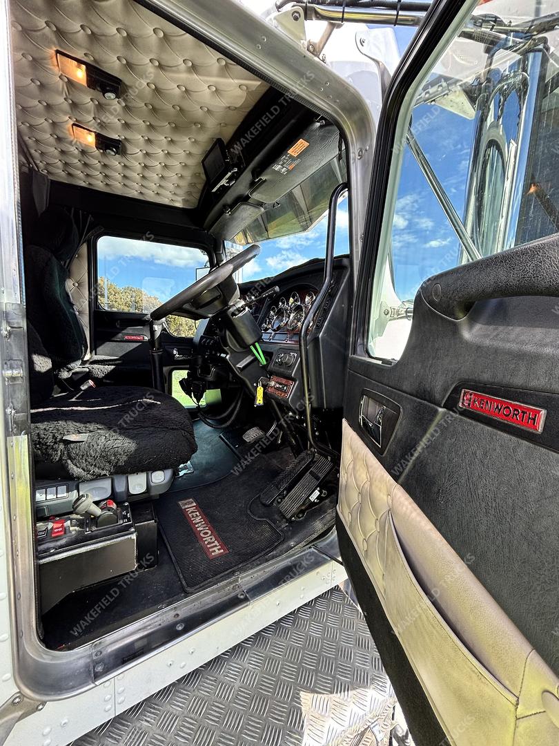 2018 Kenworth T909 image 13