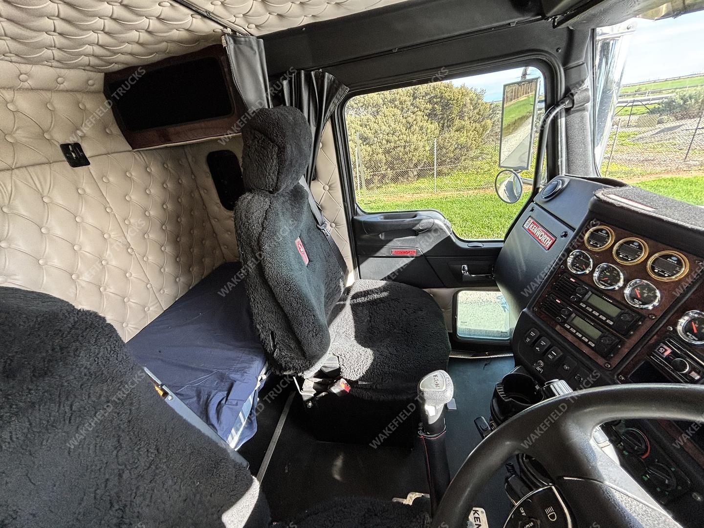 2018 Kenworth T909 image 14