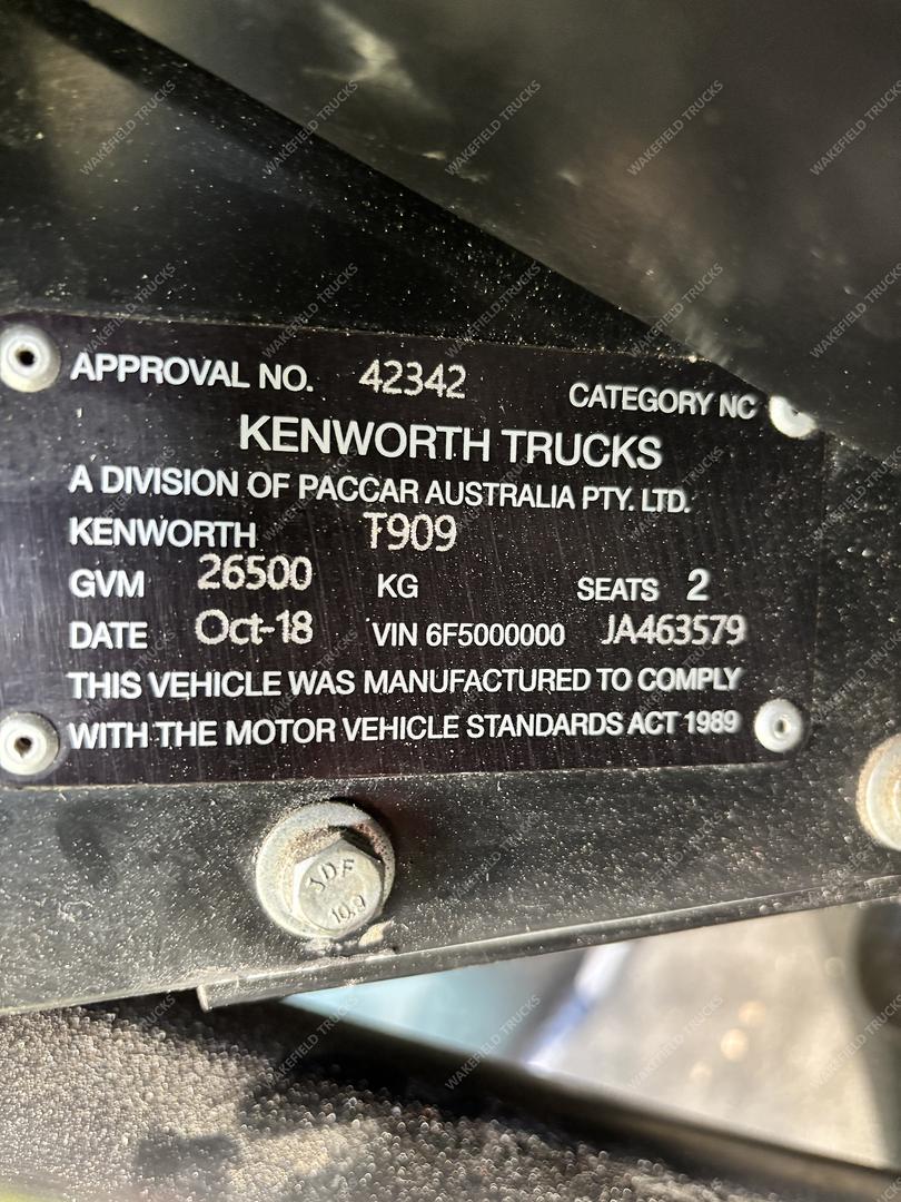 2018 Kenworth T909 image 19