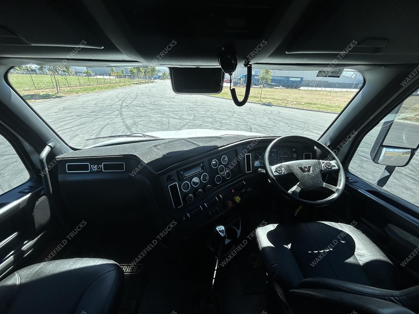 2023 Western Star 48X Prime Mover image 12