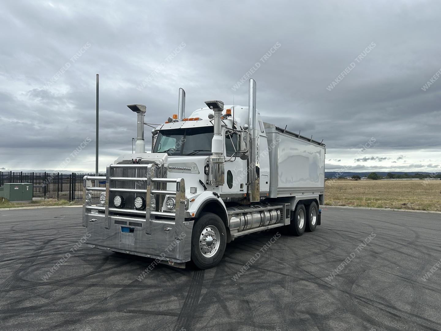 2021 Western Star 4800 Series 4800 FXB Tipper image 3