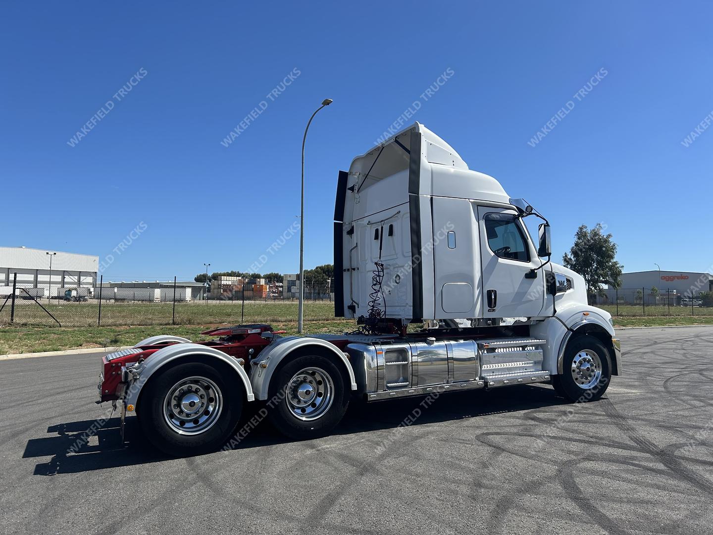2023 Western Star 48X Prime Mover image 9