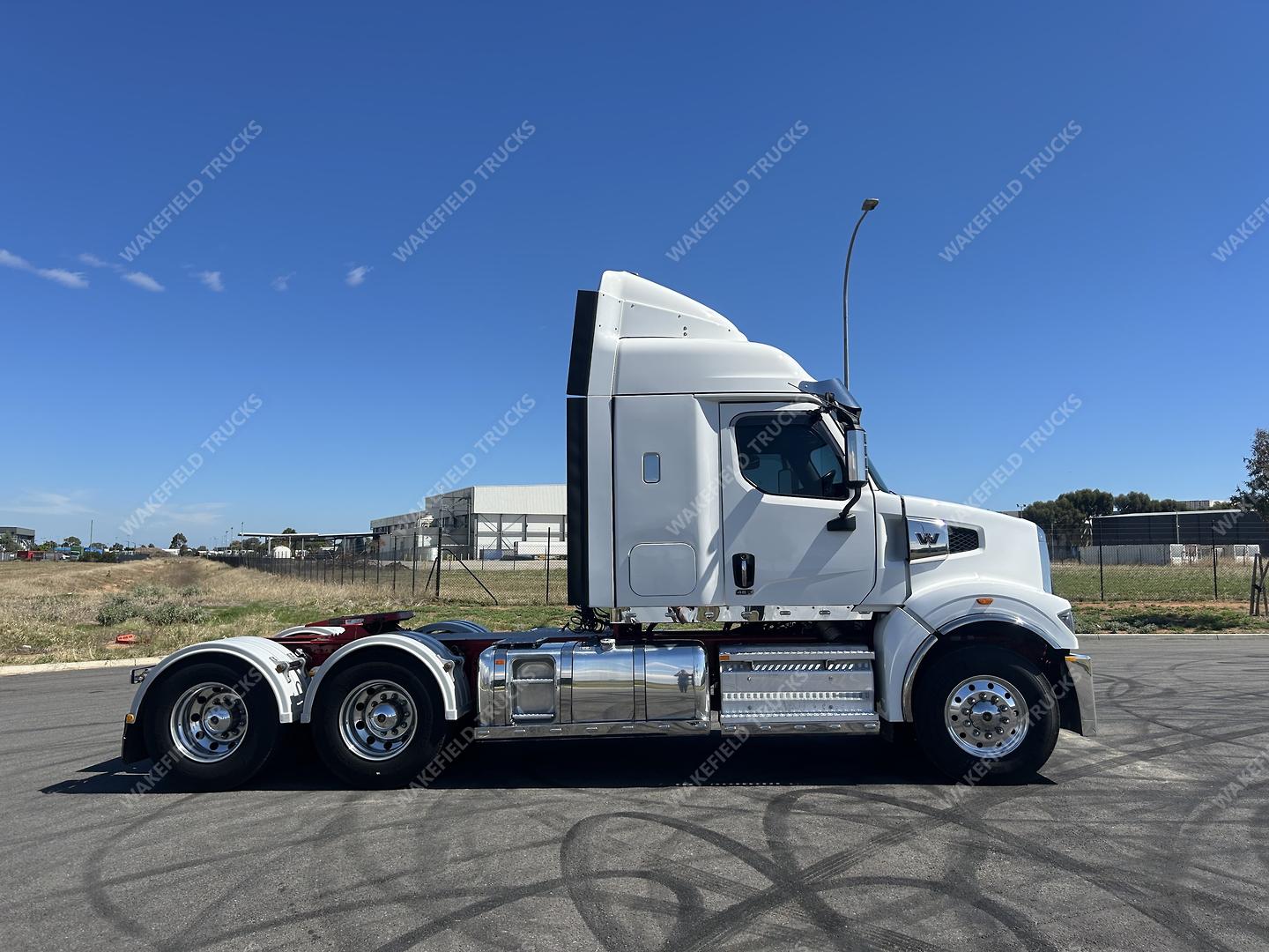 2023 Western Star 48X Prime Mover image 10