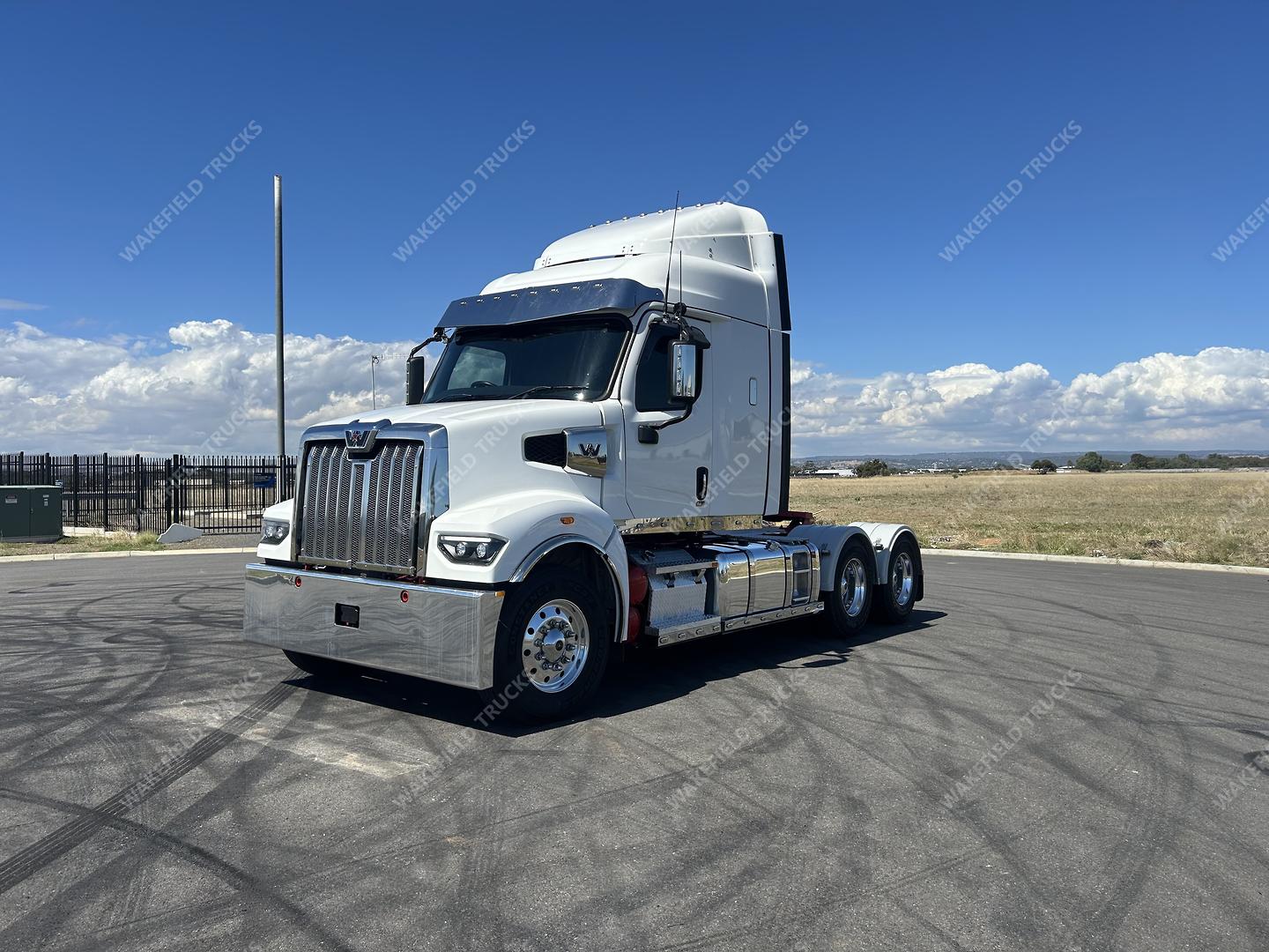 2023 Western Star 48X Prime Mover image 4