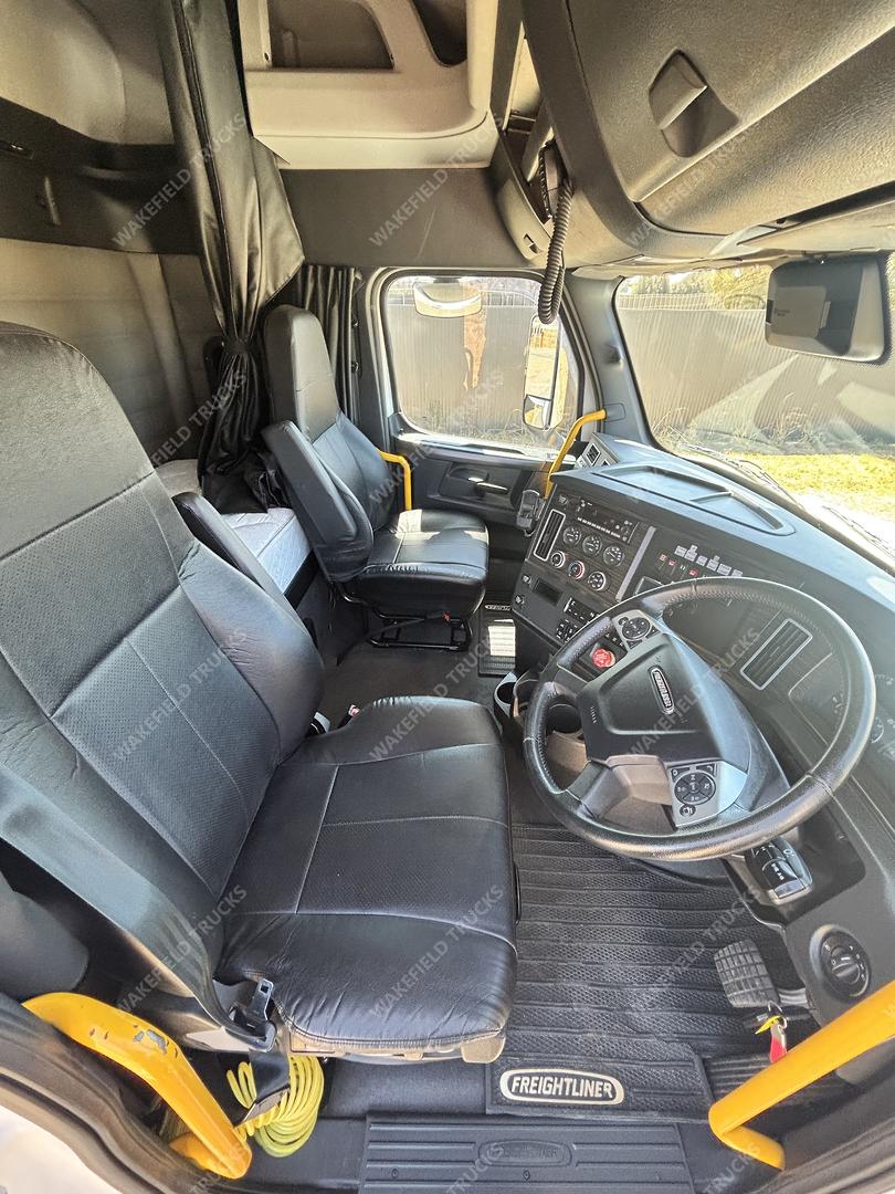 2022 Freightliner Cascadia image 11