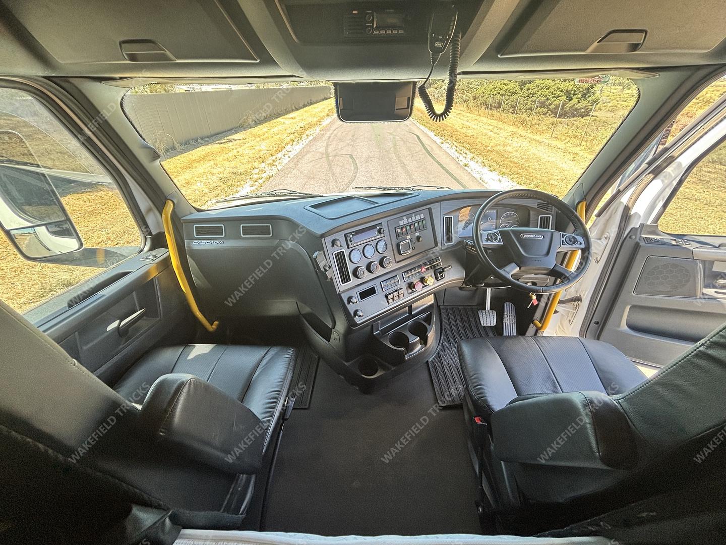 2022 Freightliner Cascadia image 13