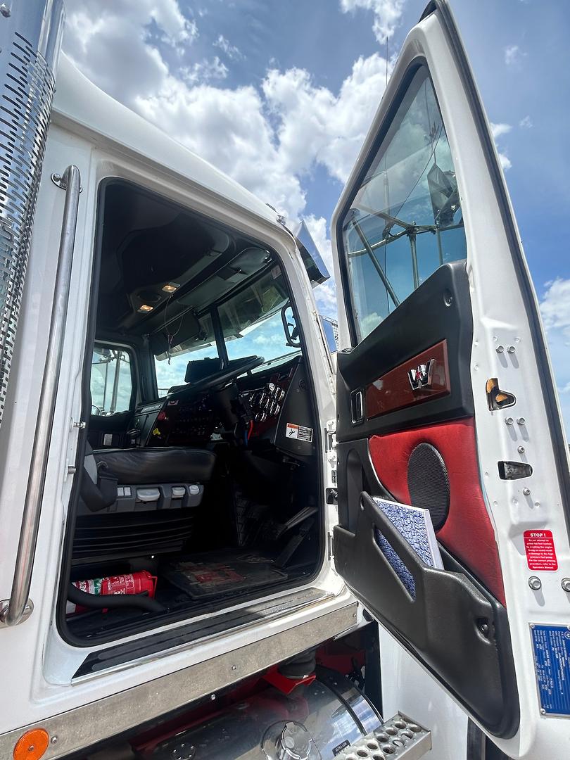 2021 Western Star 4900 Series 4900FXC image 20