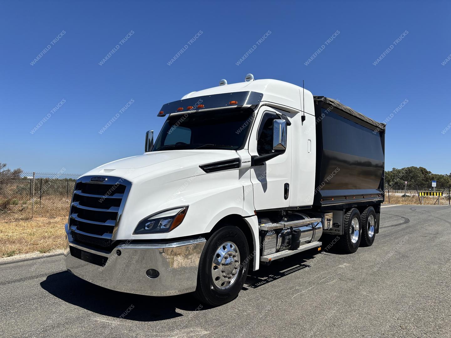 2022 Freightliner Cascadia image 3