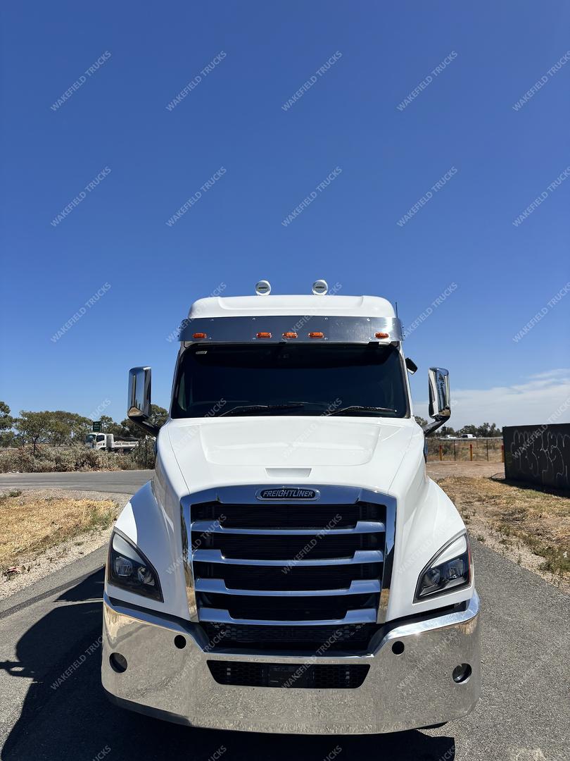 2022 Freightliner Cascadia image 2