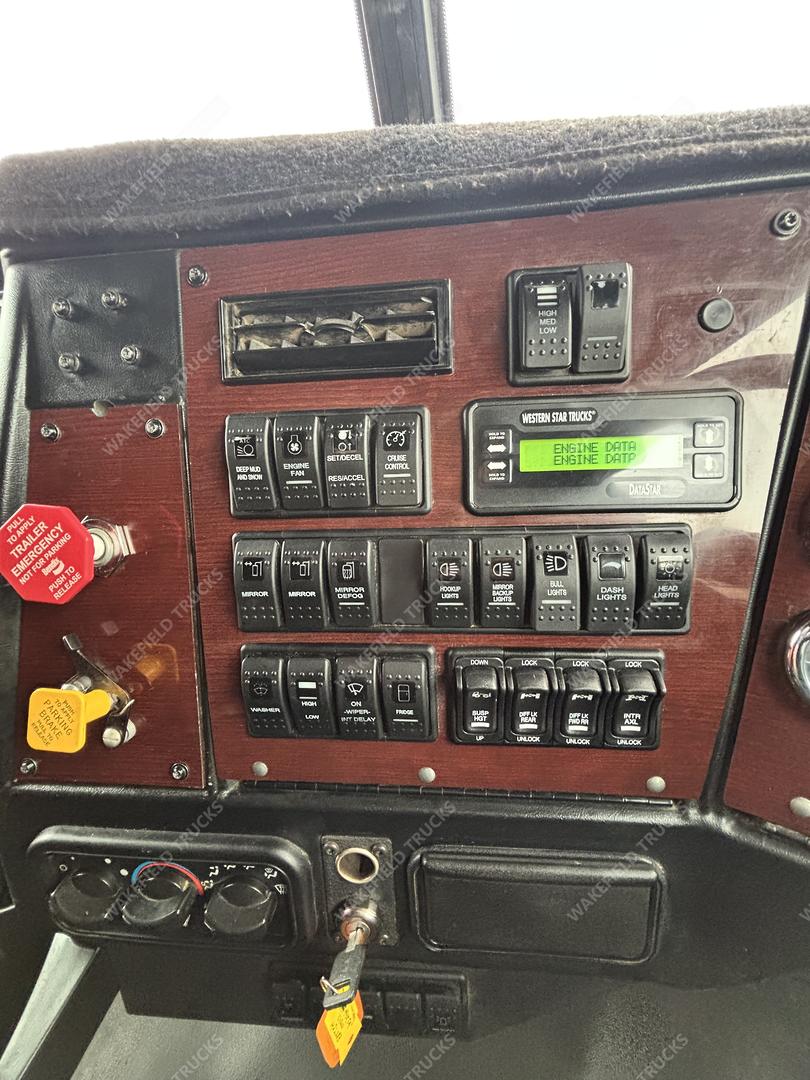 2016 Western Star 4900 Series image 15